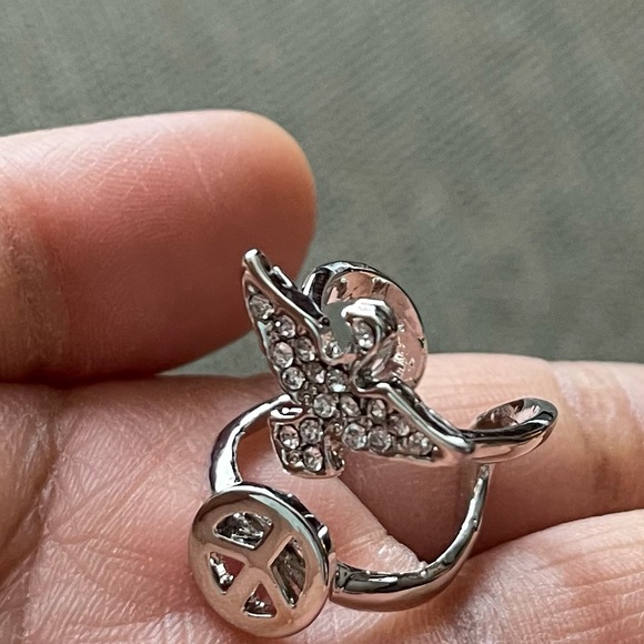 NWOT Unique Silver Pigeon & Peace Sign Bling Ring Size US 6 - Picture 2 of 8